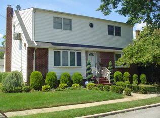401 S 13th St, New Hyde Park, NY 11040