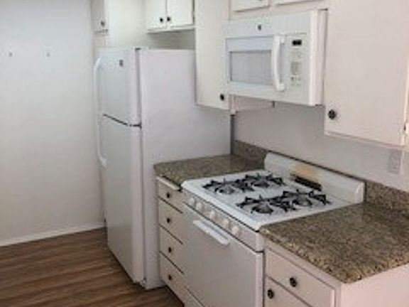 4th image of 1426 N Fairfax Ave APT 1
