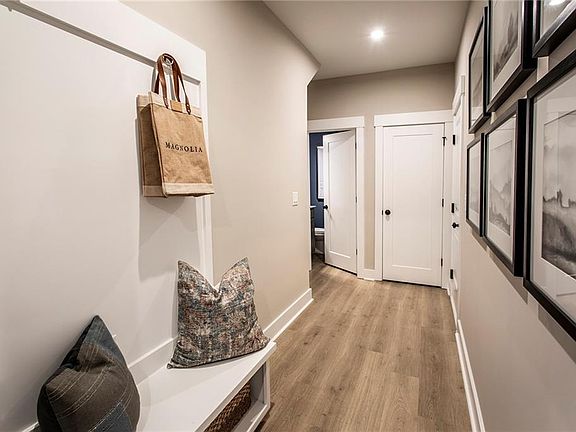 3rd image of 3922 Adler Cir