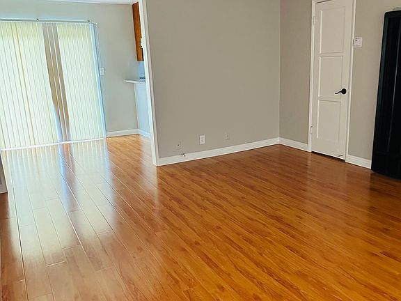 4th image of 1541 College View Dr #5
