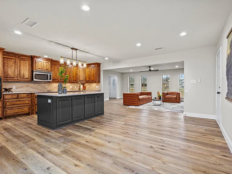 3327 Carriage Cir — Photo 15