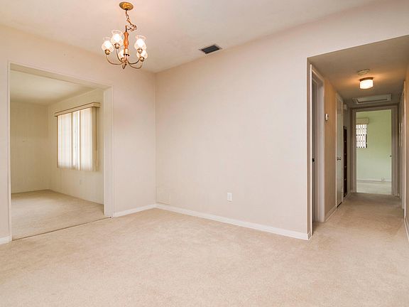 4th image of 821 Glenmore Cir