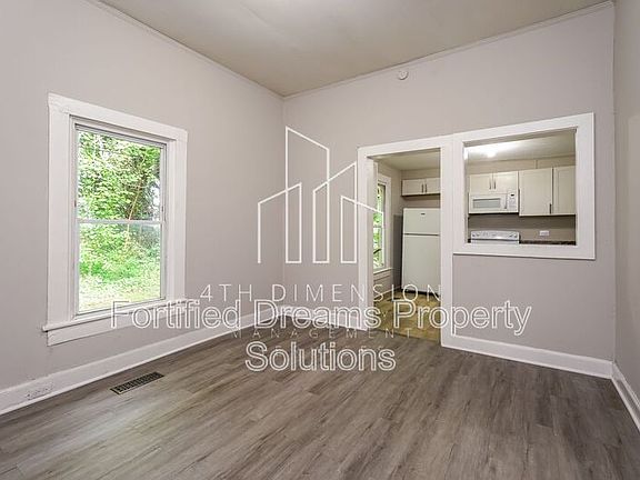 4th image of 921 E 23rd St