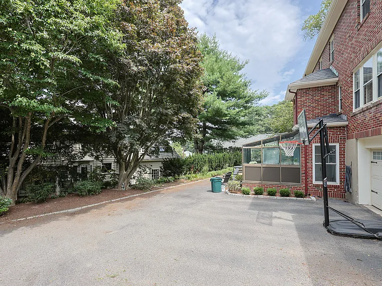 27 Chesterfield Rd — Photo 30