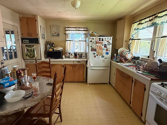 4th image of 303 S Church Ave