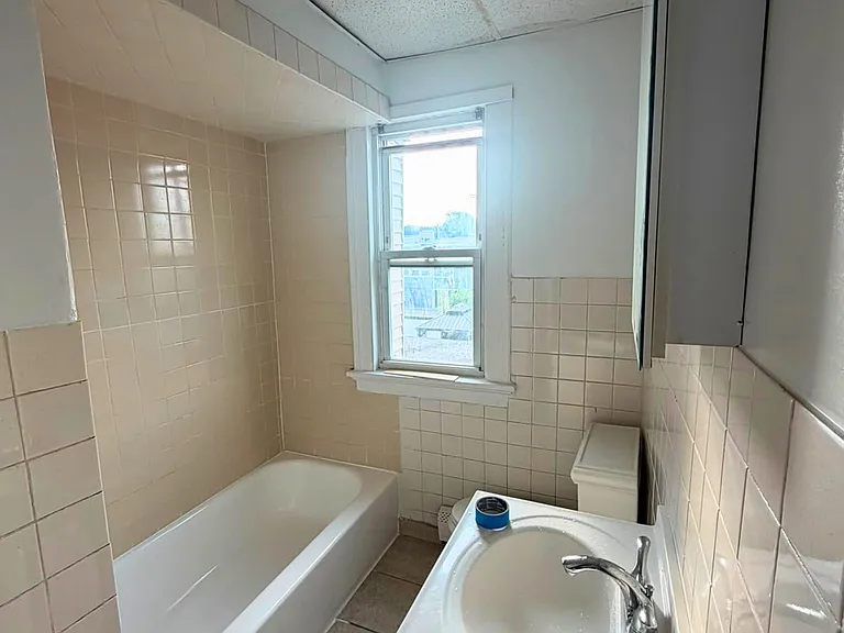 377 N 7th St #2 — Photo 6
