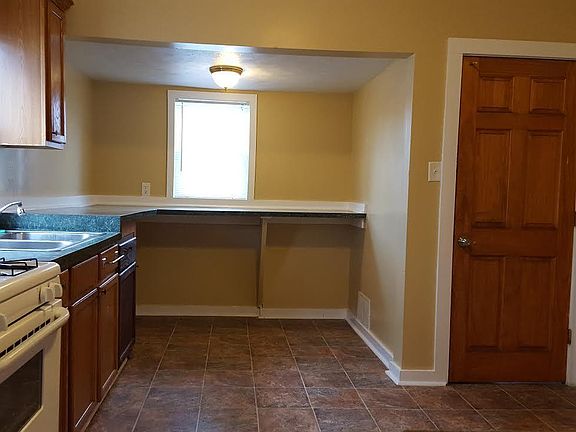 5th image of 2105 Horton Ave SE