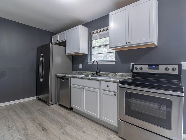 5714 N Maple Ct — Photo 9