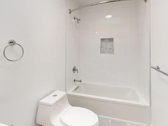 5th image of 2321 Scott St #8A