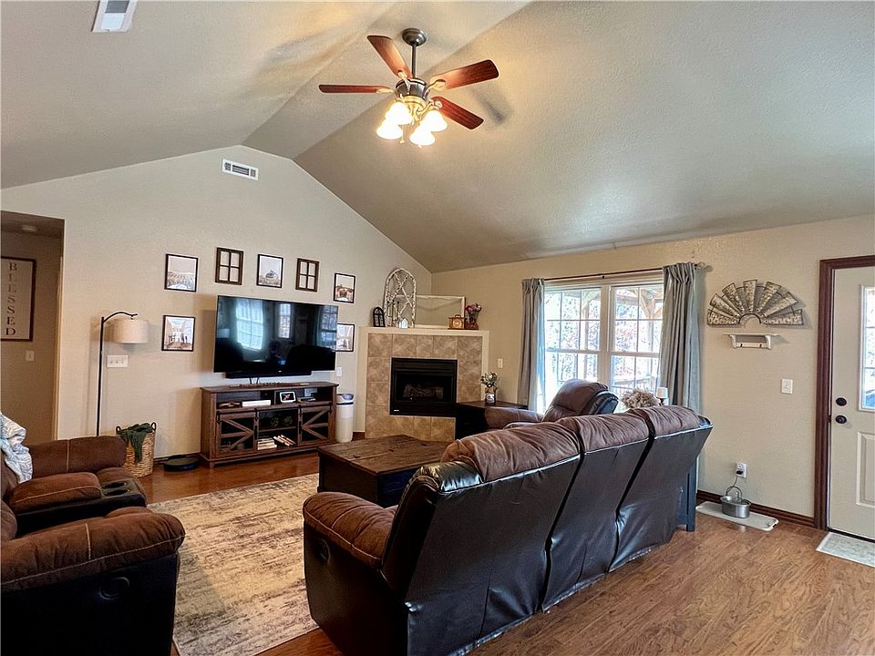 1st image of 45 Cranfield Dr