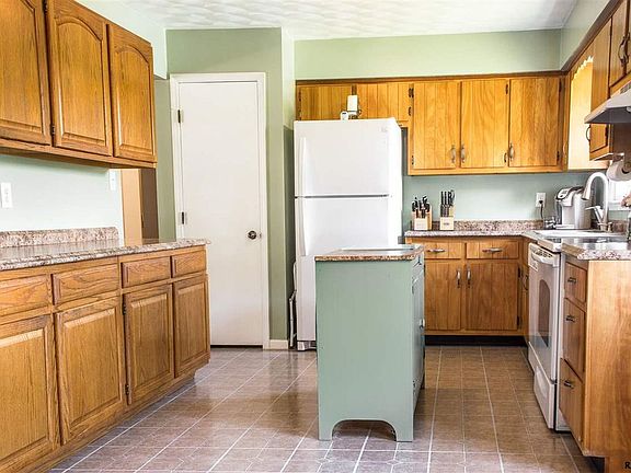 4th image of 131 Willow Glen Rd