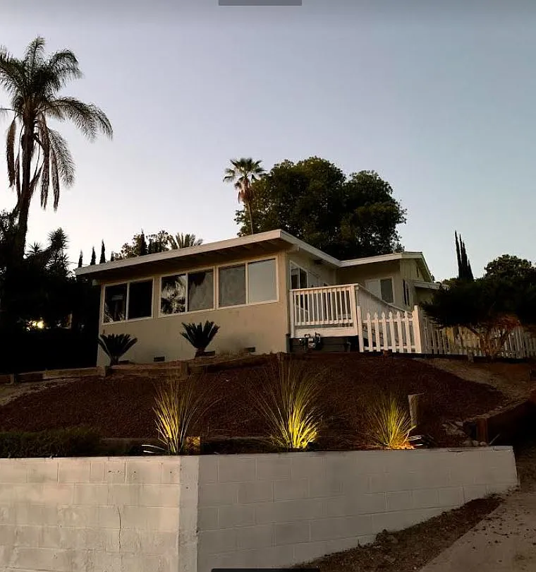 10152 Campo Rd — Photo 2