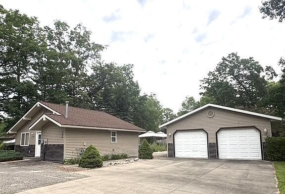 3rd image of 103 Whitebirch Dr