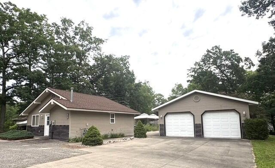 103 Whitebirch Dr, Houghton Lake, MI - View 3