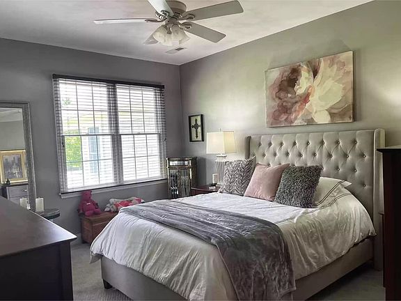5th image of 129 Village Green Dr