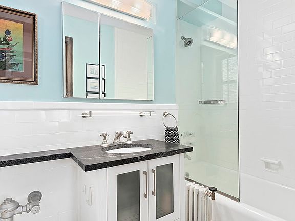 5th image of 151 E 83rd St APT 6C