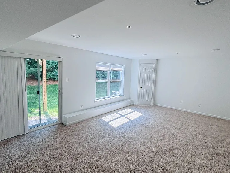1011 King Way — Photo 33