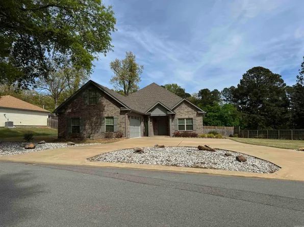 617 Edgemoor Ter, Benton, AR 72019