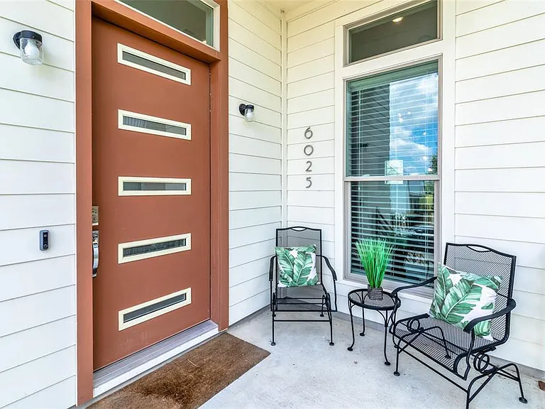 6025 Seville Dr — Photo 8