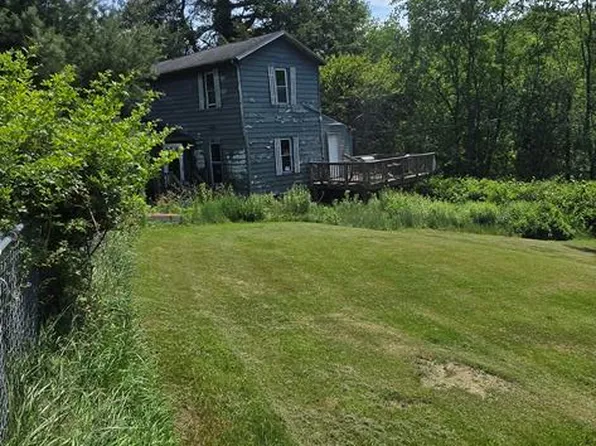 136 Beckelheimer St, Midway, WV 25878