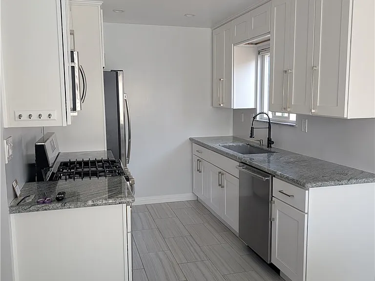 205 13th St #D — Photo 18