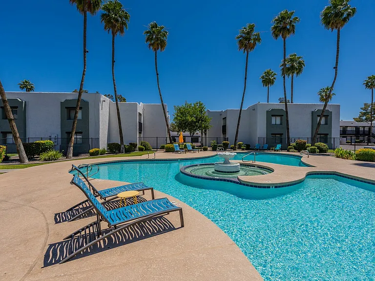 Club Valencia Luxury Apartments — Photo 20