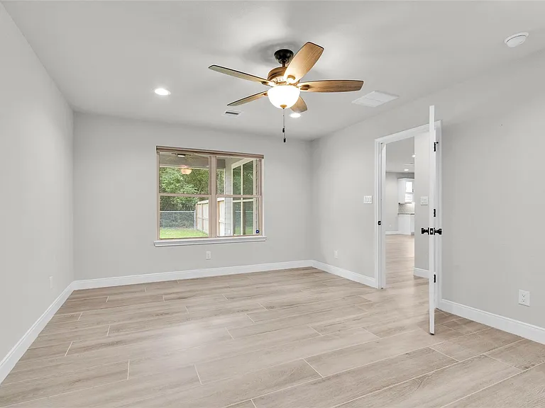 11087 Sutton Pl — Photo 17