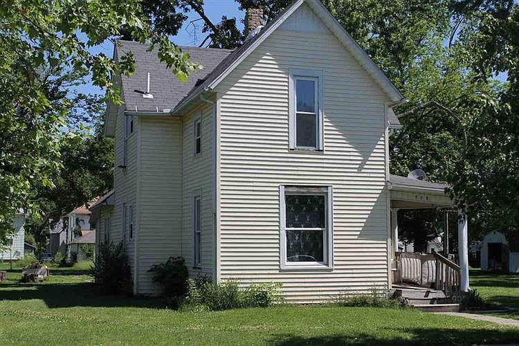 1st image of 828 W Blaine Ave