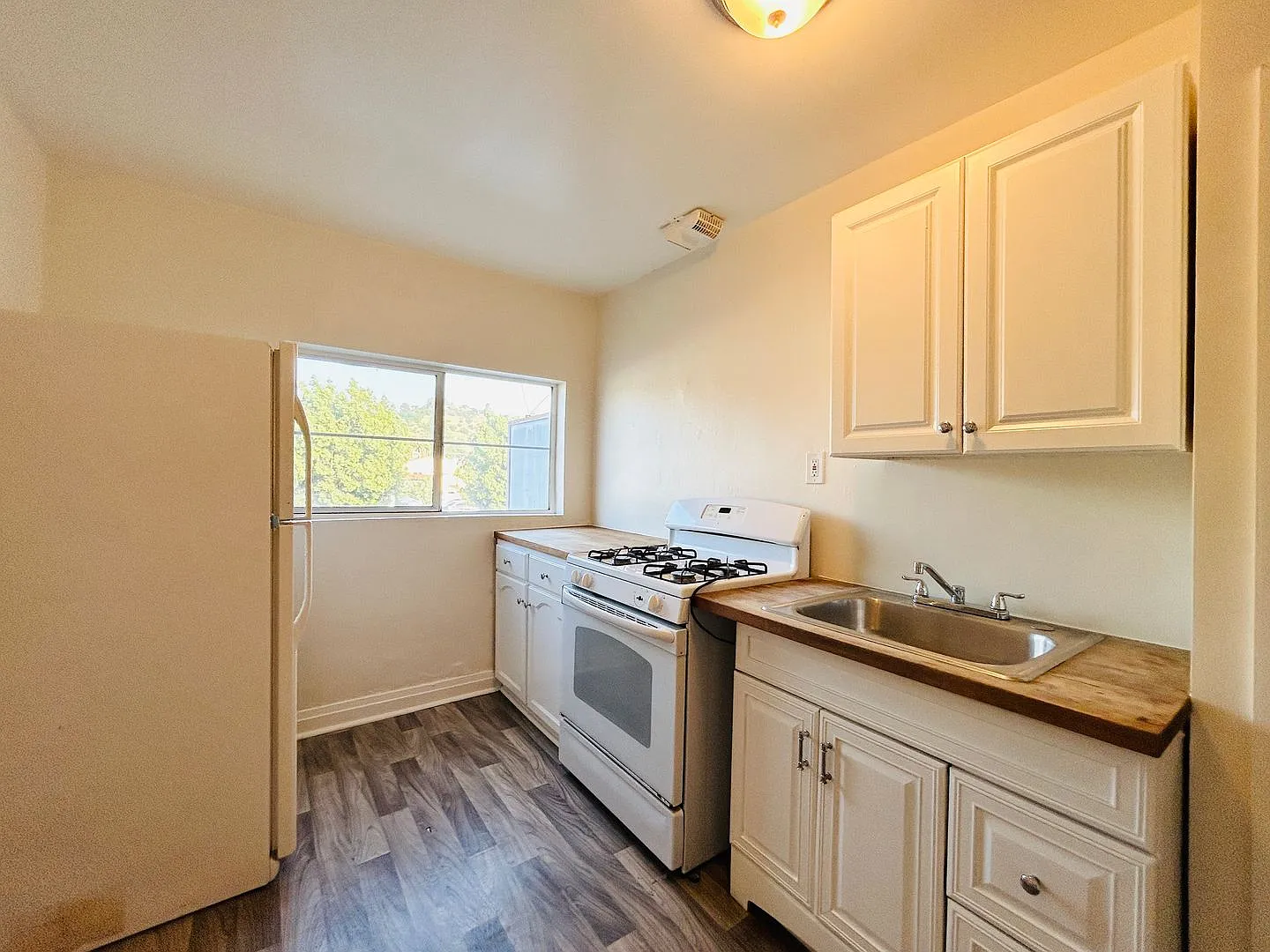 3901 Figueroa Apartments — Photo 3