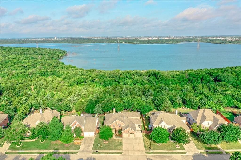 2492 Lakewood Dr, Grand Prairie, TX 75054 Zillow
