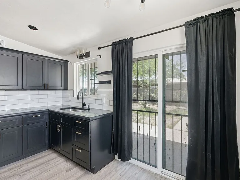 2535 N Dodge Blvd #3 — Photo 15