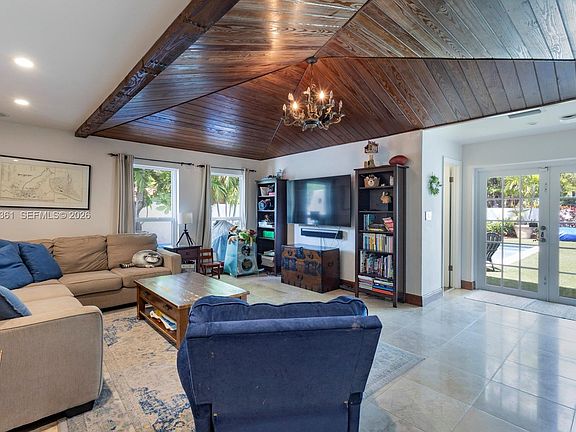 3rd image of 360 SW 28th Rd
