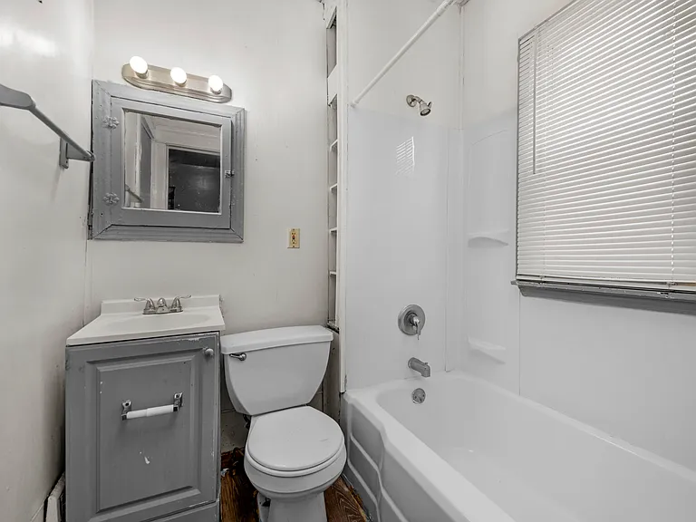 2828 E 125th St #D — Photo 14