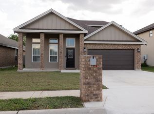 20 Rio Seco Dr, Uvalde, TX 78801