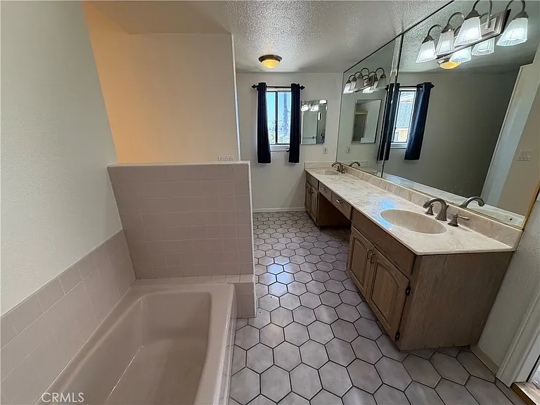 1501 N Maryland Ave — Photo 26