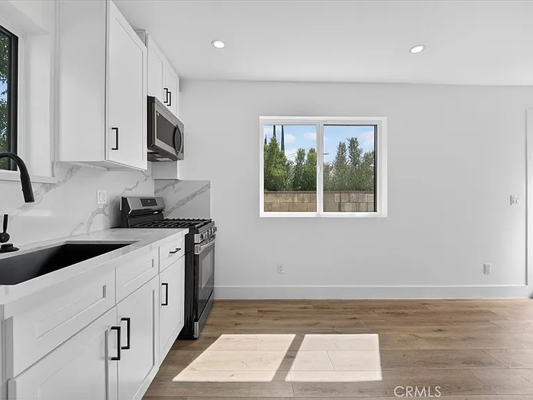7053 Fallbrook Ave — Photo 8