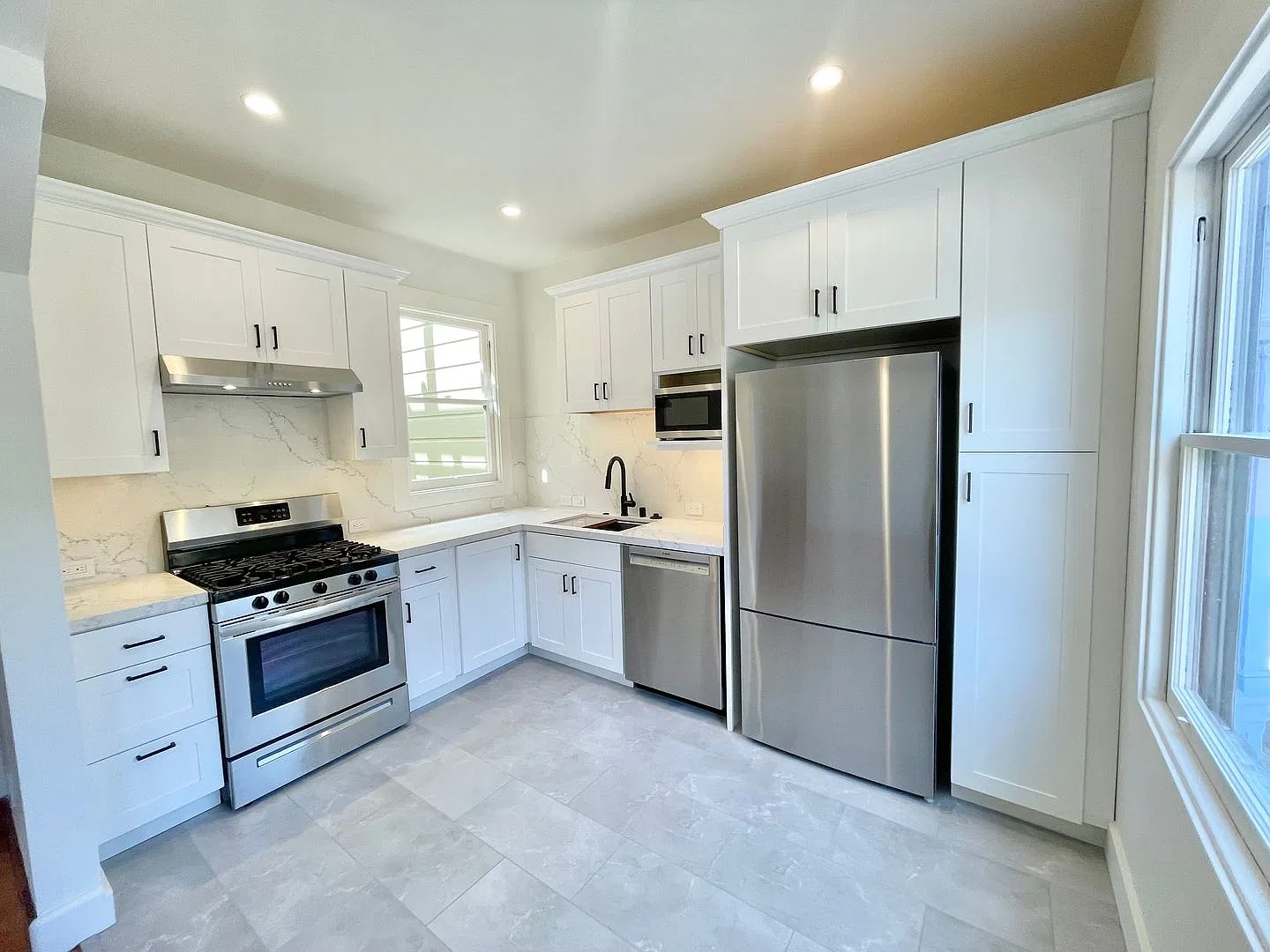 2br/1ba Prime Telegraph Hill Single Family Home, Views A Must See! — Photo 3