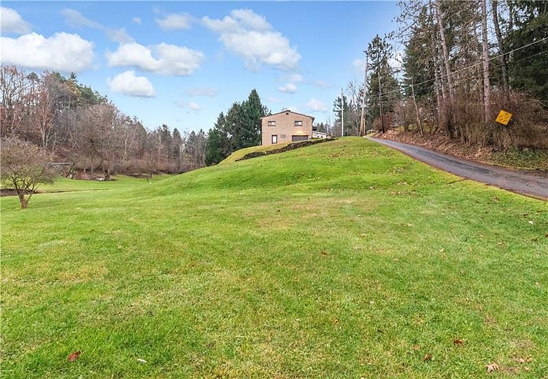 2nd image of 1607 Crawford Rd