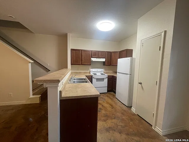 3 bed, 2.5 bath, 5060 sqft, $1,295 — Photo 1
