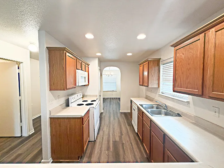 3949 Wensledale Dr — Photo 6