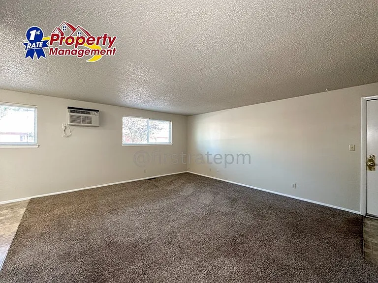 737 W Belmont St — Photo 3