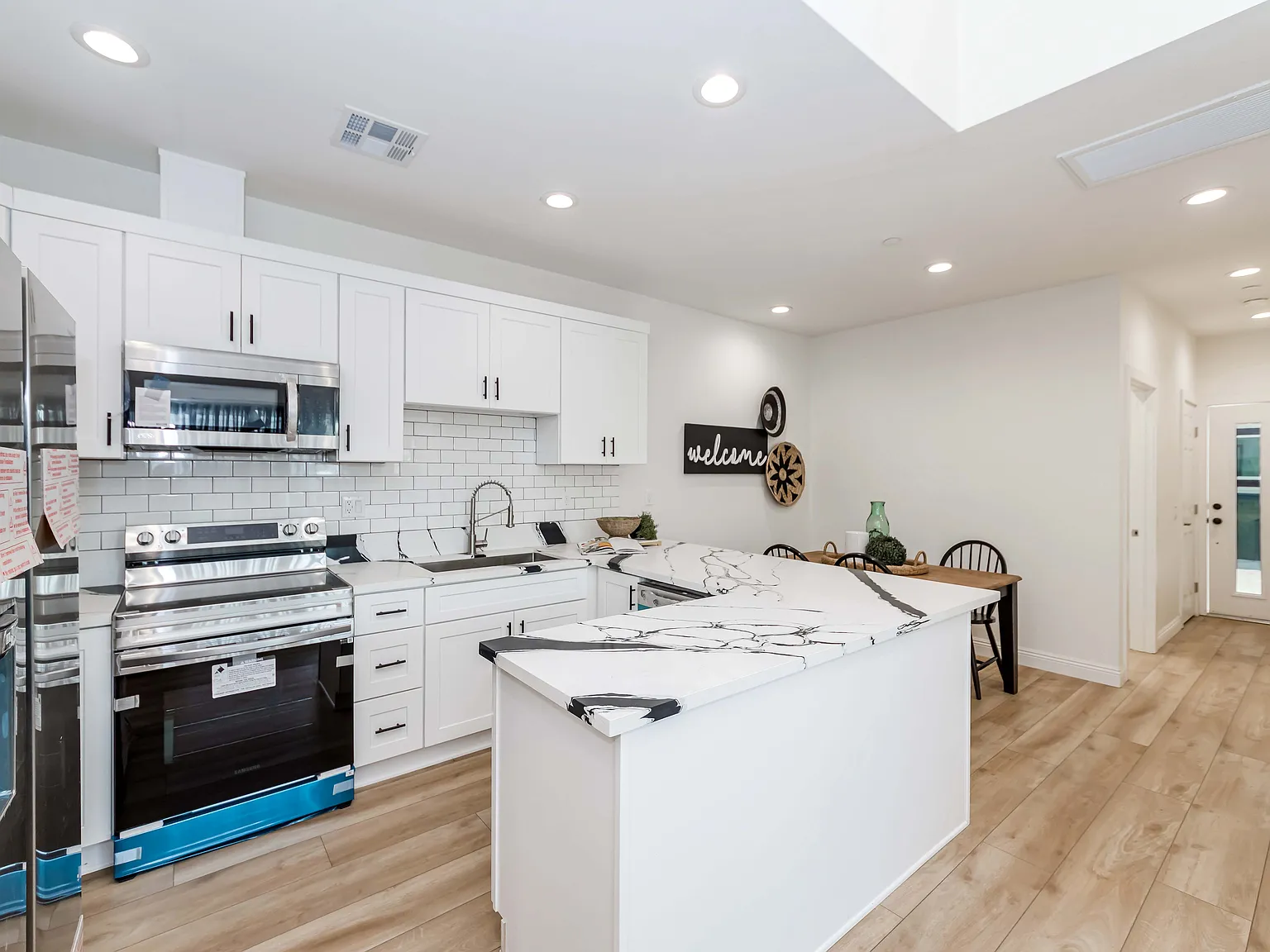 539 W Amerige Ave — Photo 4
