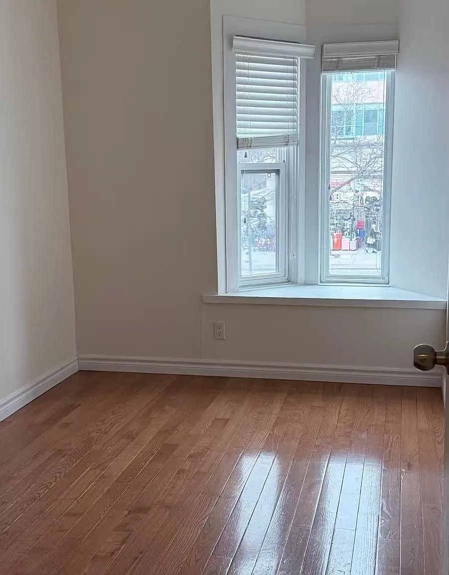 4 bed, $4,000 — Photo 3