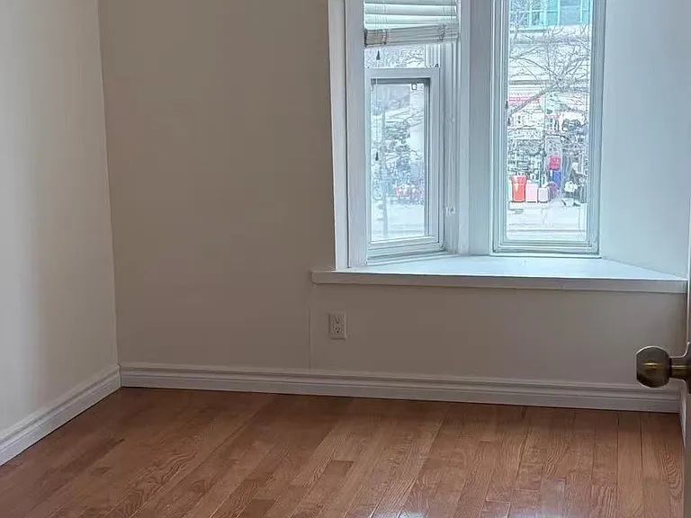 413 Spadina Ave #201 — Photo 3