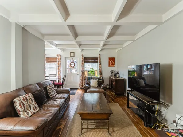 149-32 Union Turnpike image 2 of 17