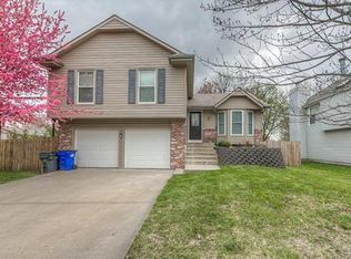 12517 S Arapaho Dr, Olathe, KS 66062