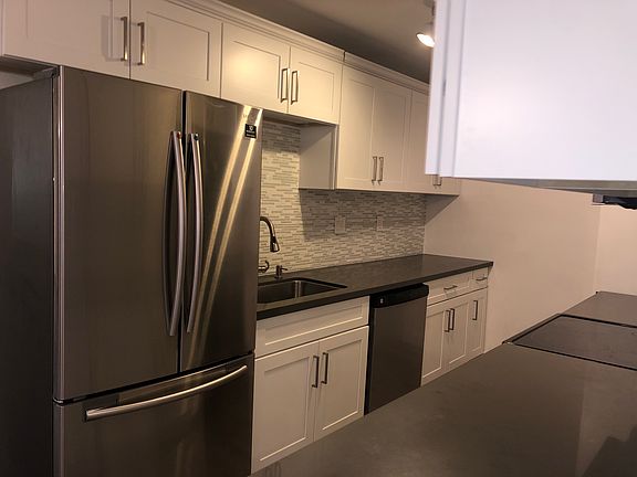 3rd image of 5400 Newcastle Ave APT 6