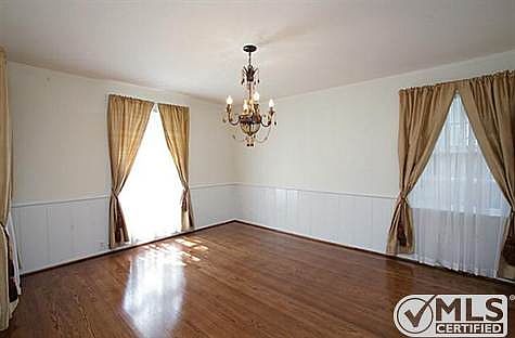 3rd image of 4520 Mockingbird Ln