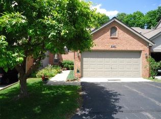 848 Woodridge Hills Dr, Brighton, MI 48116
