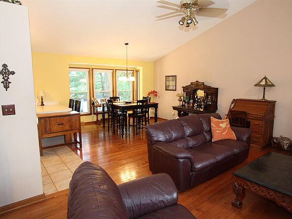 4th image of 125 St Johns Dr